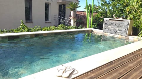 Swimming pool, Swimming pool