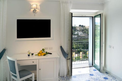 Communal lounge/ TV room, TV and multimedia, View (from property/room), Balcony/Terrace, Evening entertainment