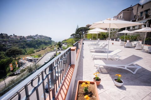 View (from property/room), Balcony/Terrace, City view, Landmark view, Mountain view, Sea view, Street view, Quiet street view