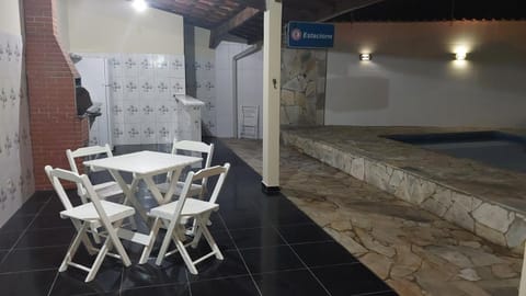 BBQ facilities, Dining area, Swimming pool