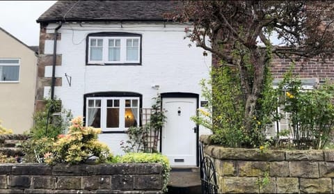 Property building, Day, Garden, Garden view