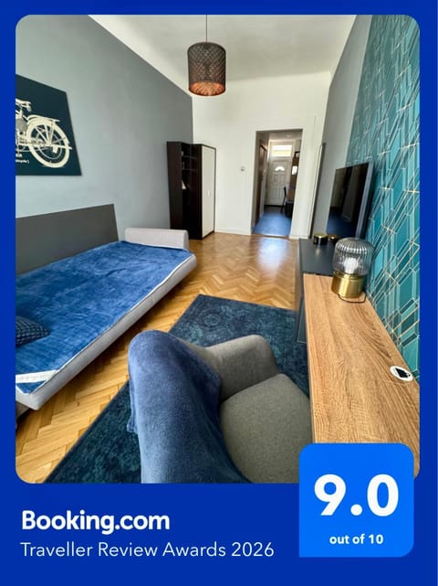 Bed, Living room, Photo of the whole room, Seating area, Bedroom, Certificate/Award