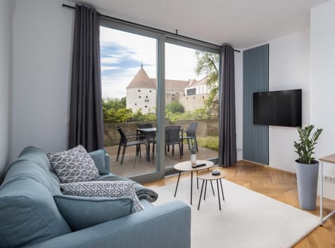 Patio, Day, TV and multimedia, View (from property/room), Balcony/Terrace, Living room, Seating area, Evening entertainment