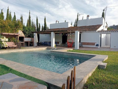 Property building, Garden, Swimming pool, Swimming pool