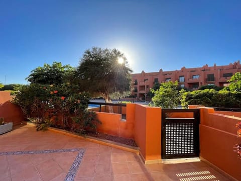 Property building, Balcony/Terrace, Swimming pool