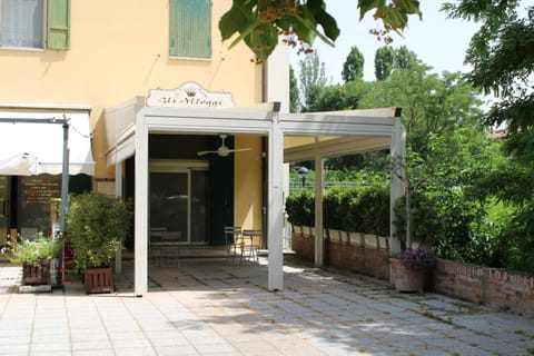 Facade/entrance