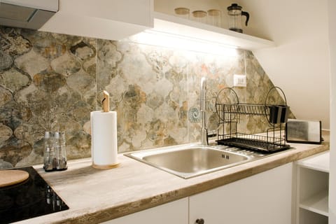 Kitchen or kitchenette, Breakfast, stove