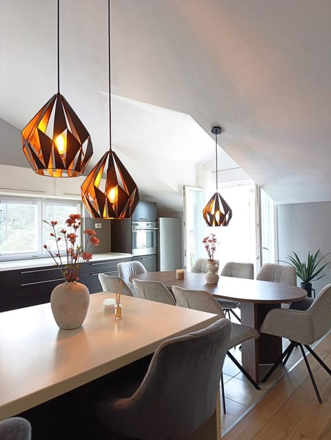 Dining area, kitchen