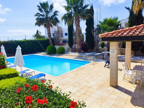 Property building, Spring, Day, Garden, Garden view, Pool view, Swimming pool, sunbed