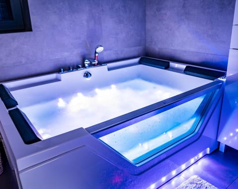 Hot Tub, Spa and wellness centre/facilities