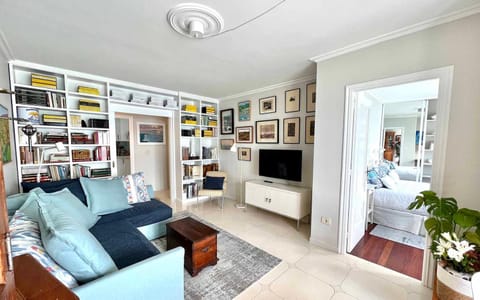 Communal lounge/ TV room, TV and multimedia, Living room, Seating area