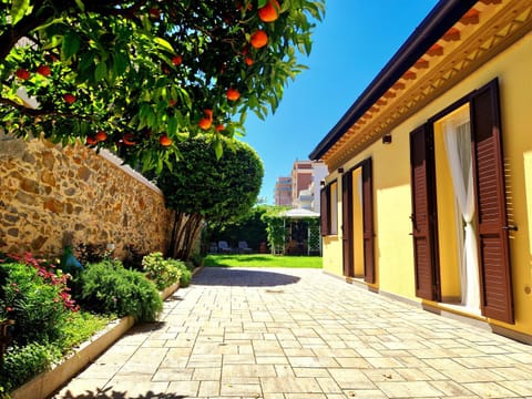 Serra di mare casa con giardino House in Livorno