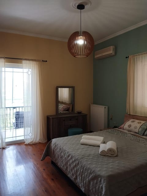 Photo of the whole room, Bedroom, towels, air conditioner