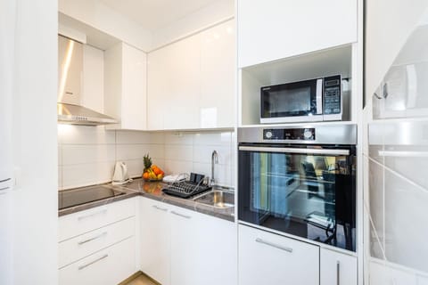 Kitchen or kitchenette, dishwasher, minibar, pet friendly, stove, toaster