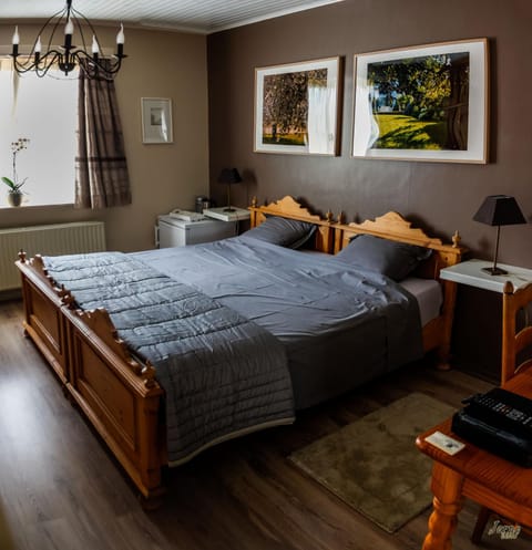 Bed, Photo of the whole room, Decorative detail