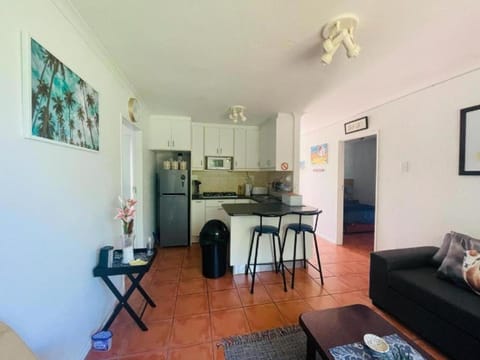 Kitchen or kitchenette, Seating area, minibar, stove