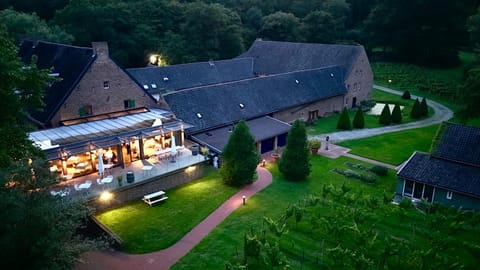 Property building, Restaurant/places to eat