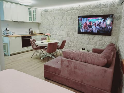 TV and multimedia, Kitchen or kitchenette, Seating area, Dining area