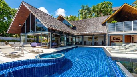 Property building, Patio, Swimming pool, Swimming pool, sunbed