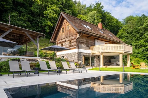 Property building, Natural landscape, Garden, Swimming pool, sunbed