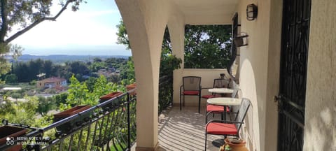 Property building, Patio, Natural landscape, View (from property/room), Balcony/Terrace, Dining area, Sea view