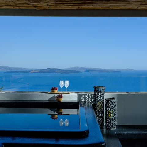 Sensia villa with Hot tub and Caldera View Villa in Oia