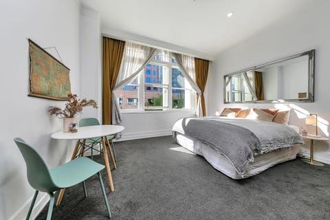 Bed, Dining area, Bedroom