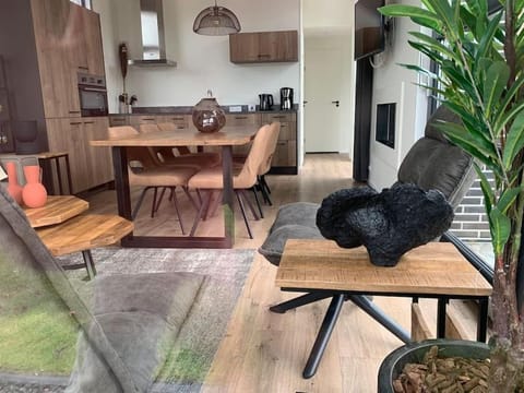 Kitchen or kitchenette, Living room, Seating area, Dining area, pet friendly