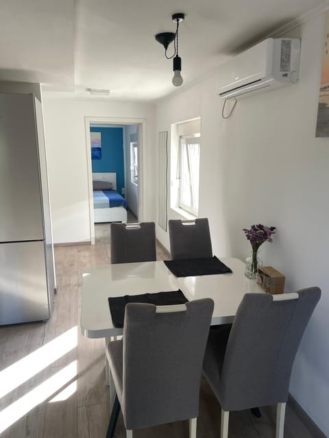 Kitchen or kitchenette, Living room, Dining area, air conditioner