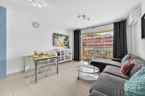 TV and multimedia, Living room, Seating area, Dining area
