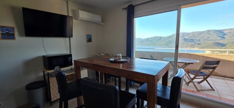 Natural landscape, Living room, Mountain view