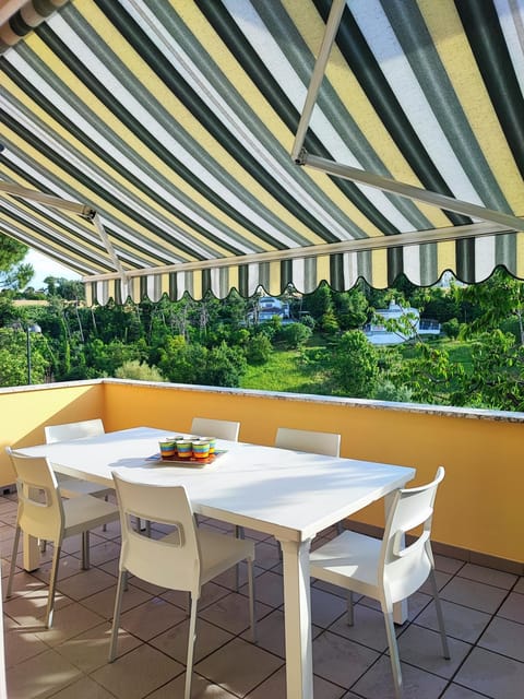 Patio, Day, Garden, View (from property/room), Balcony/Terrace, Balcony/Terrace, Dining area, Garden view