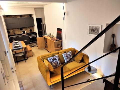 TV and multimedia, Seating area