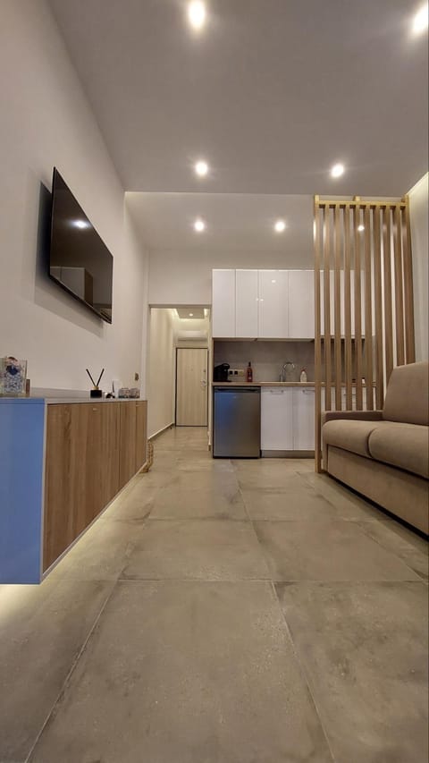 TV and multimedia, Kitchen or kitchenette, Living room, Seating area