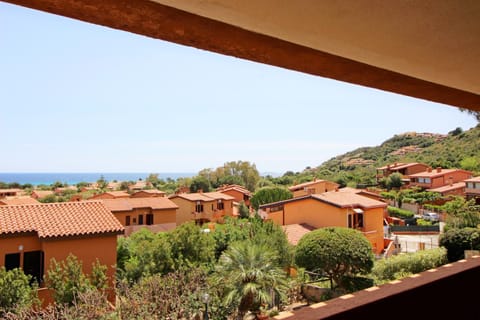 Property building, Day, Natural landscape, Mountain view, Sea view