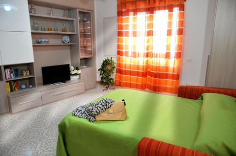 Bed, Living room, Bedroom
