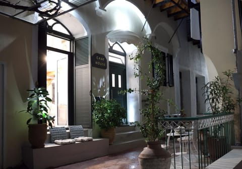 Property building, Neighbourhood