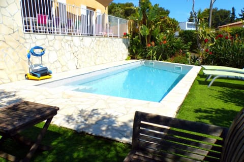 Spacious and bright house with swimming pool House in French Riviera