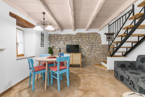 TV and multimedia, Living room, Seating area, Dining area, Evening entertainment