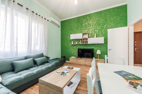 Kitchen or kitchenette, Living room, Seating area