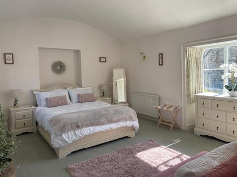 Cupcake Cottage: Quintessential Cotswold Cottage House in Nailsworth