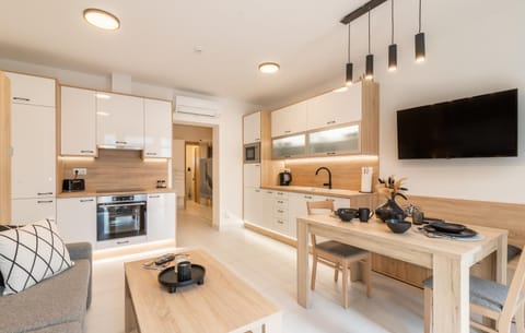 TV and multimedia, Kitchen or kitchenette, Living room, Seating area, Dining area, dishwasher, minibar, pet friendly, stove, toaster