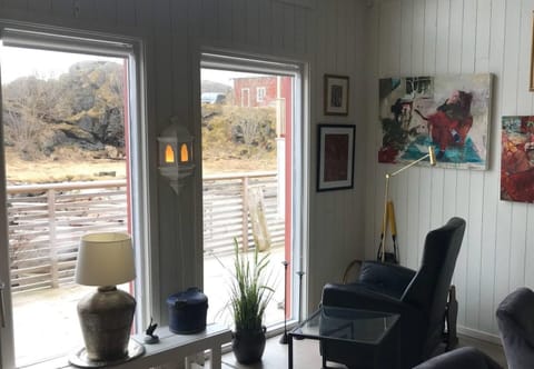 View (from property/room), Balcony/Terrace, Living room