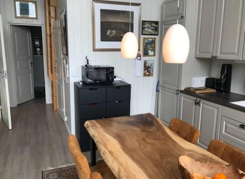 Kitchen or kitchenette, Dining area, microwave, kitchen