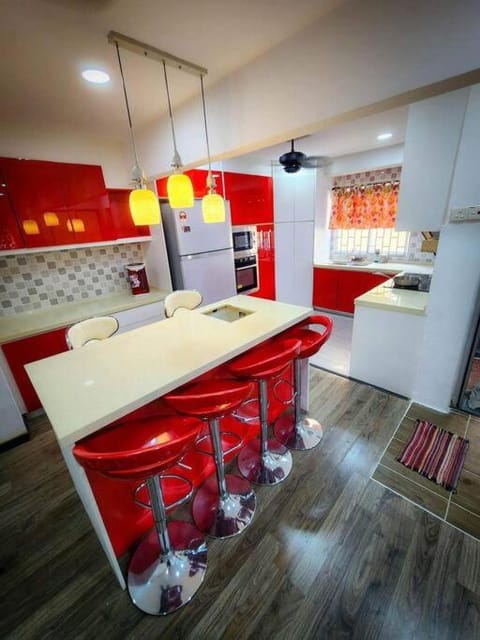 Kitchen or kitchenette, Dining area, dishwasher, minibar, pet friendly, stove
