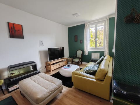 Communal lounge/ TV room, TV and multimedia, Living room, Seating area