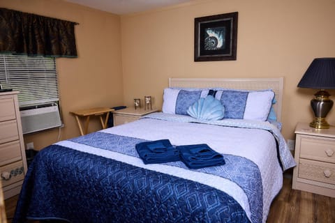 Bed, Decorative detail, Bedroom