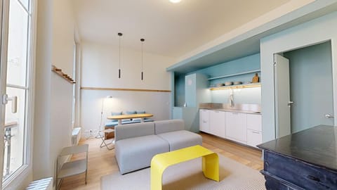 Living room, Seating area