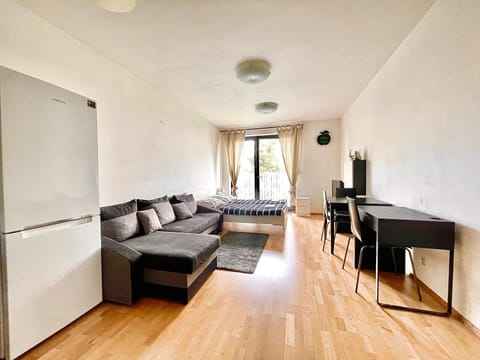 TV and multimedia, Kitchen or kitchenette, Living room, Seating area, Dining area, hair dresser