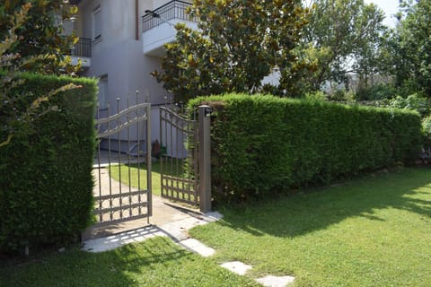 Property building, Spring, Day, Natural landscape, Garden, Garden view